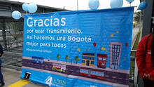 Pedón ubicado en estacion de TransMilenio, comunicando el agradecimiento a nuestros usuarios por usar el sistema.