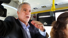 Alcalde Enrique Peñalosa en Biarticulado del Sistema TransMilenio