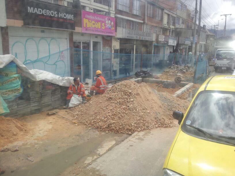 Instalación de paraderos en la Localidad de Puente Aranda