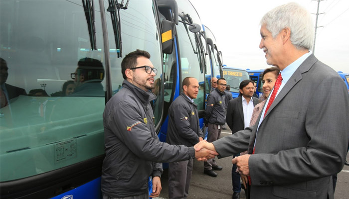 Alcalde Peñalosa entregó 80 nuevos buses para el SITP